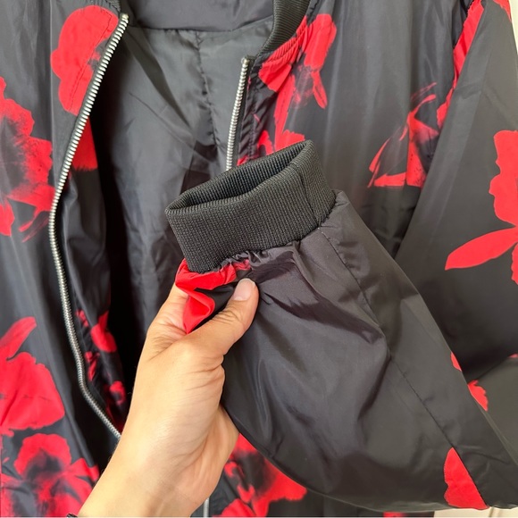 Black and red men’s zip up light weight jacket size medium - Picture 3 of 7